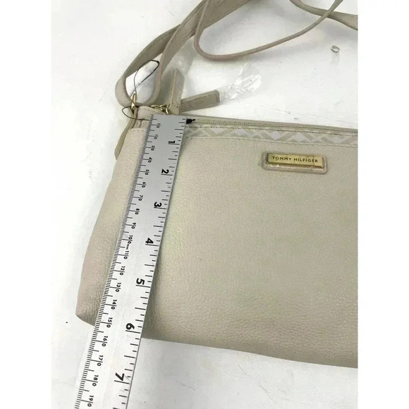 Tommy Hilfiger Beige Pebble Leather Crossbody Purse with Pouch Twice as Nice - Picture 10 of 16